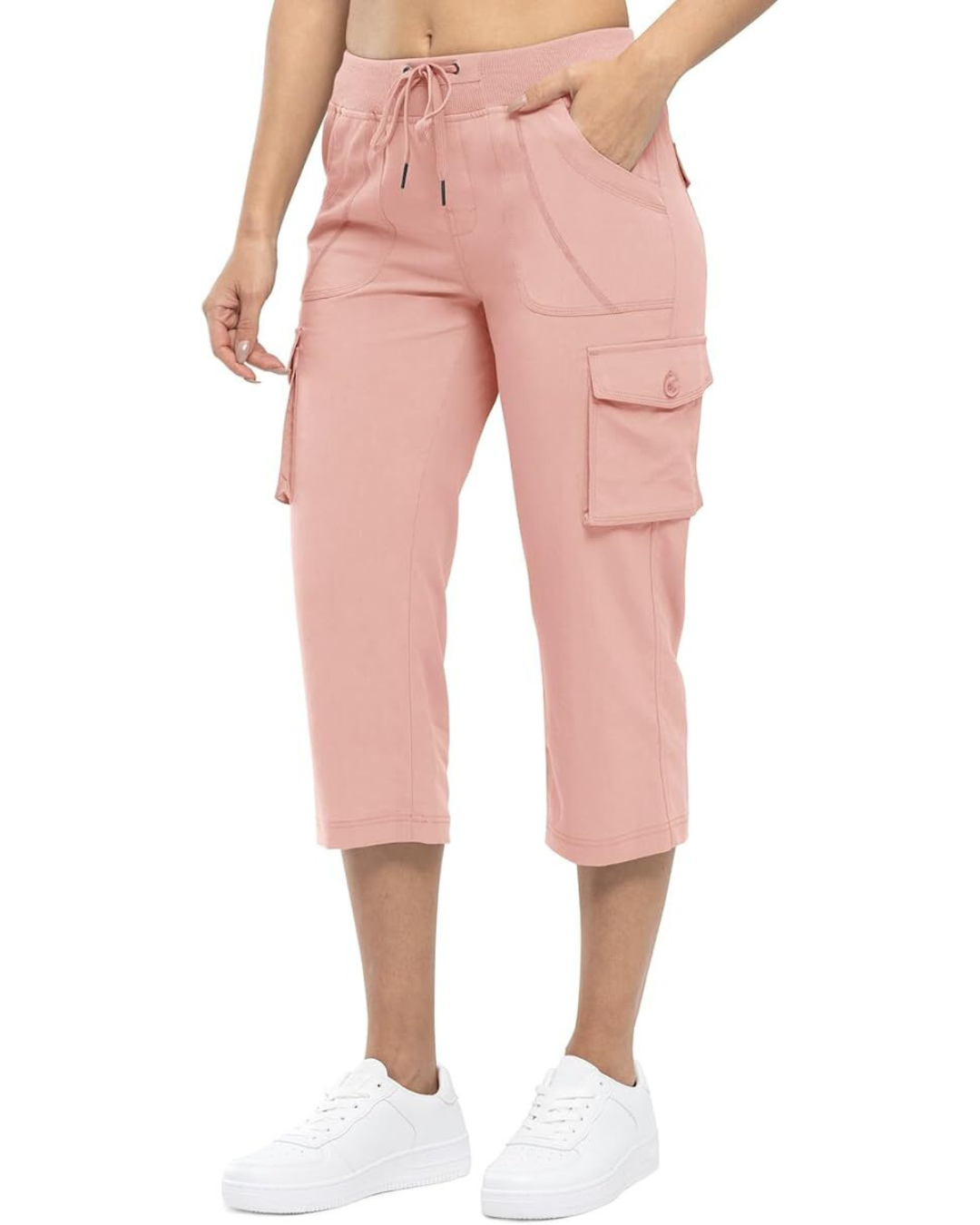Pantalón cargo capri con bolsillos laterales y cintura ajustable