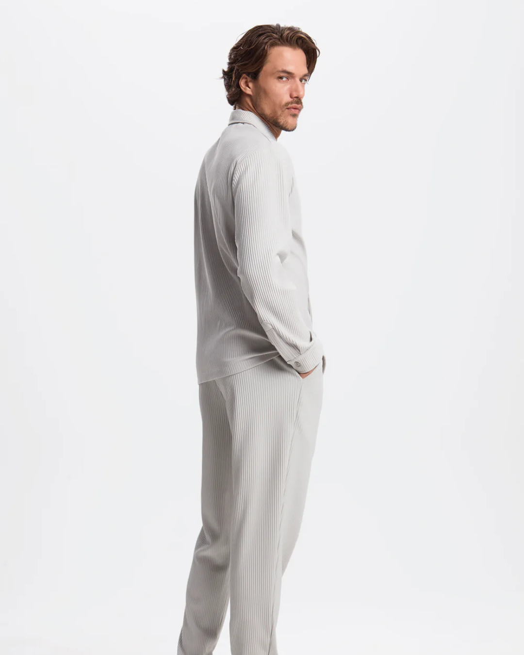 Conjunto Masculino con Camisa y Pantalón Slim en Tejido Plisado