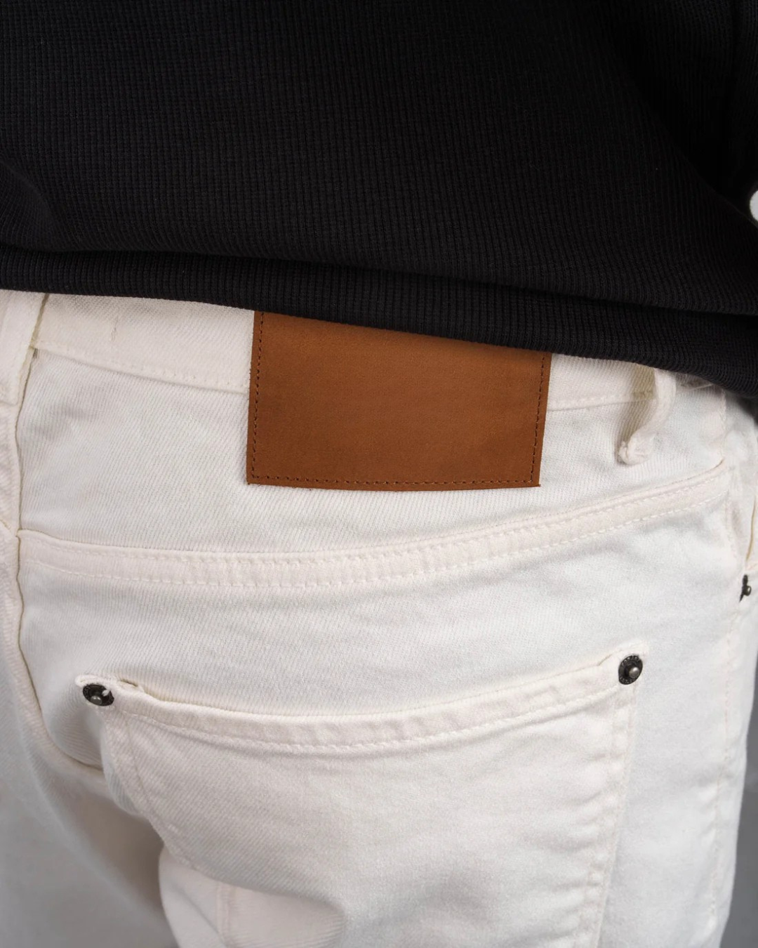 Pantalón de Corte Recto con Tejido Elástico para un Ajuste Cómodo y Elegante