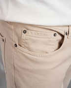 Pantalón de Corte Recto con Tejido Elástico para un Ajuste Cómodo y Elegante