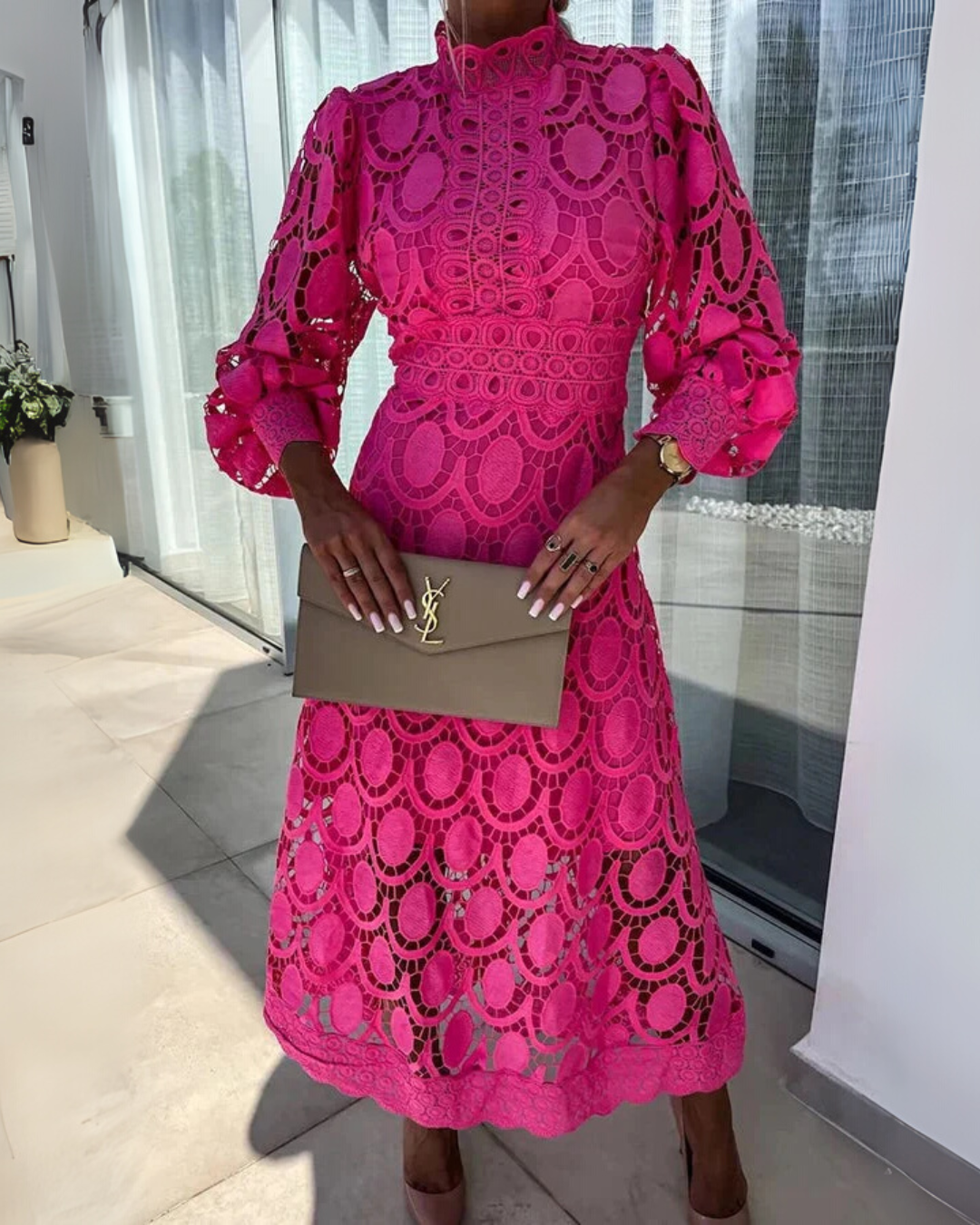 Vestido Largo de Encajes con Maga Estilo Farol