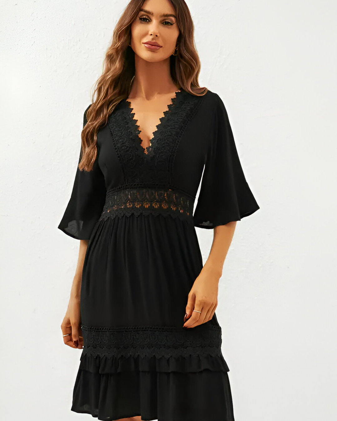 Vestido con Encaje y Corte Sofisticado Ideal para Cualquier Ocasión