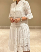 Vestido de encaje con mangas y botones delanteros®