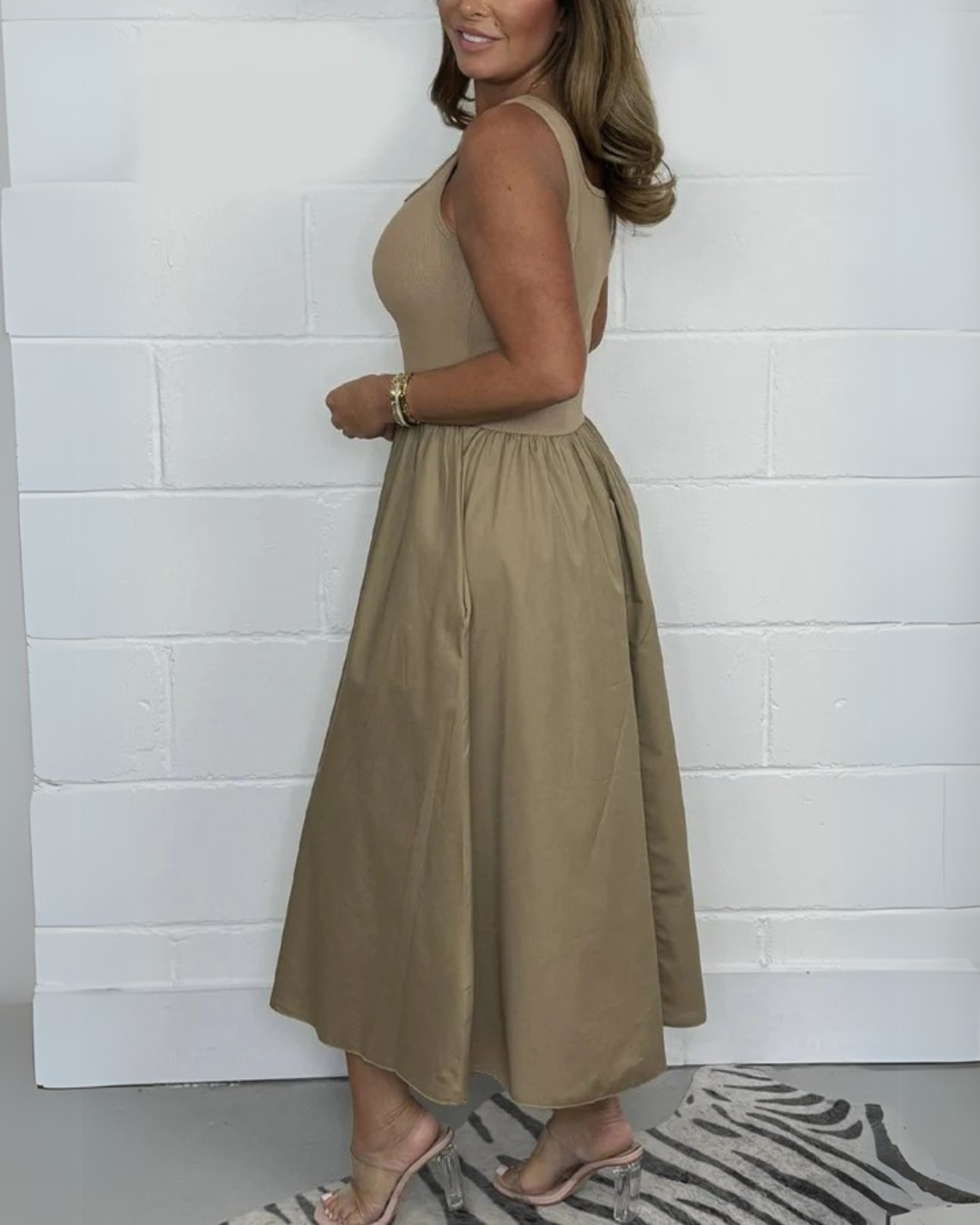 Vestido midi estilo camiseta acampanado de color liso®