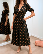 Vestido de lunares con escote en V cruzado®