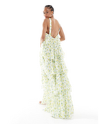 Vestido Largo Escalonado con Cuello Halter y Detalle de Flor