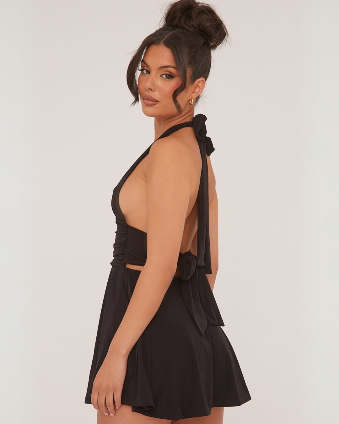 Minivestido Negro con Escote Pronunciado para Mujer