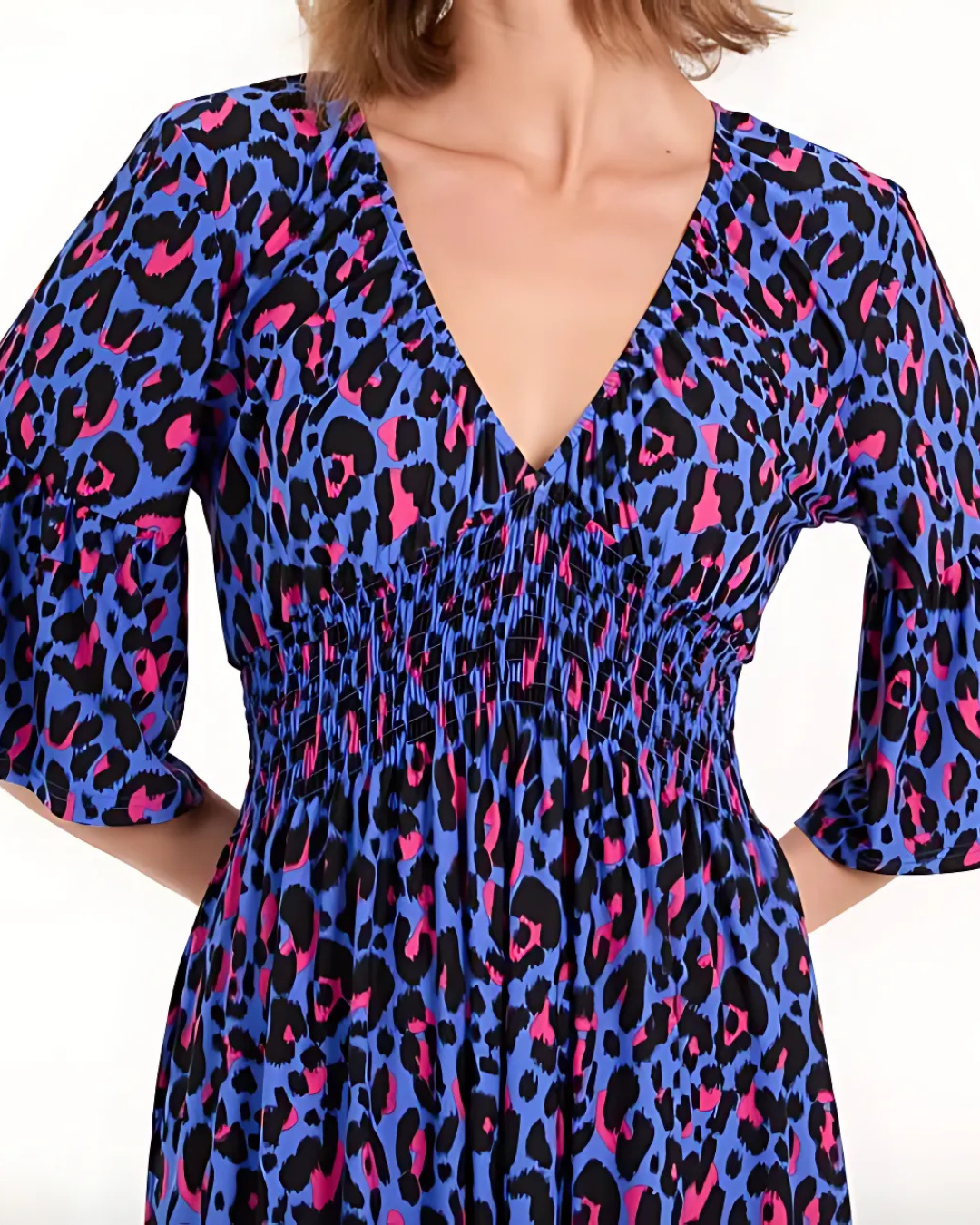 Vestido Estampado Animal Print con Diseño Moderno y Ajuste Perfecto