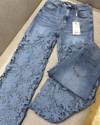 Pantalón de jean para mujer con encaje floral en las piernas®