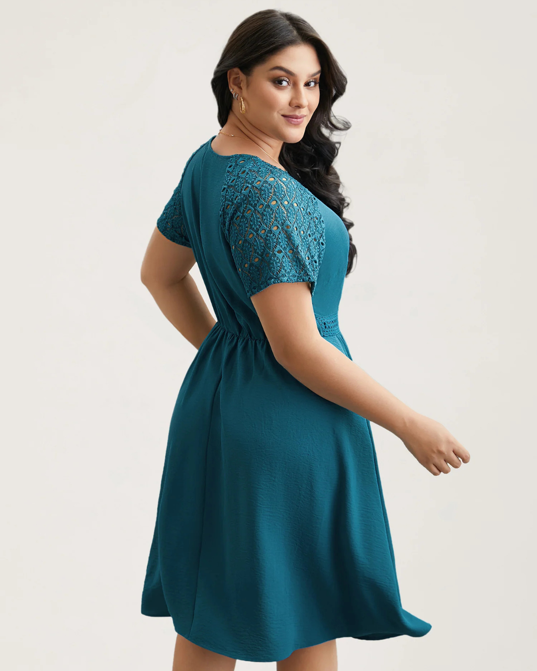 Vestido con bolsillos y mangas cortas con aberturas de encaje®