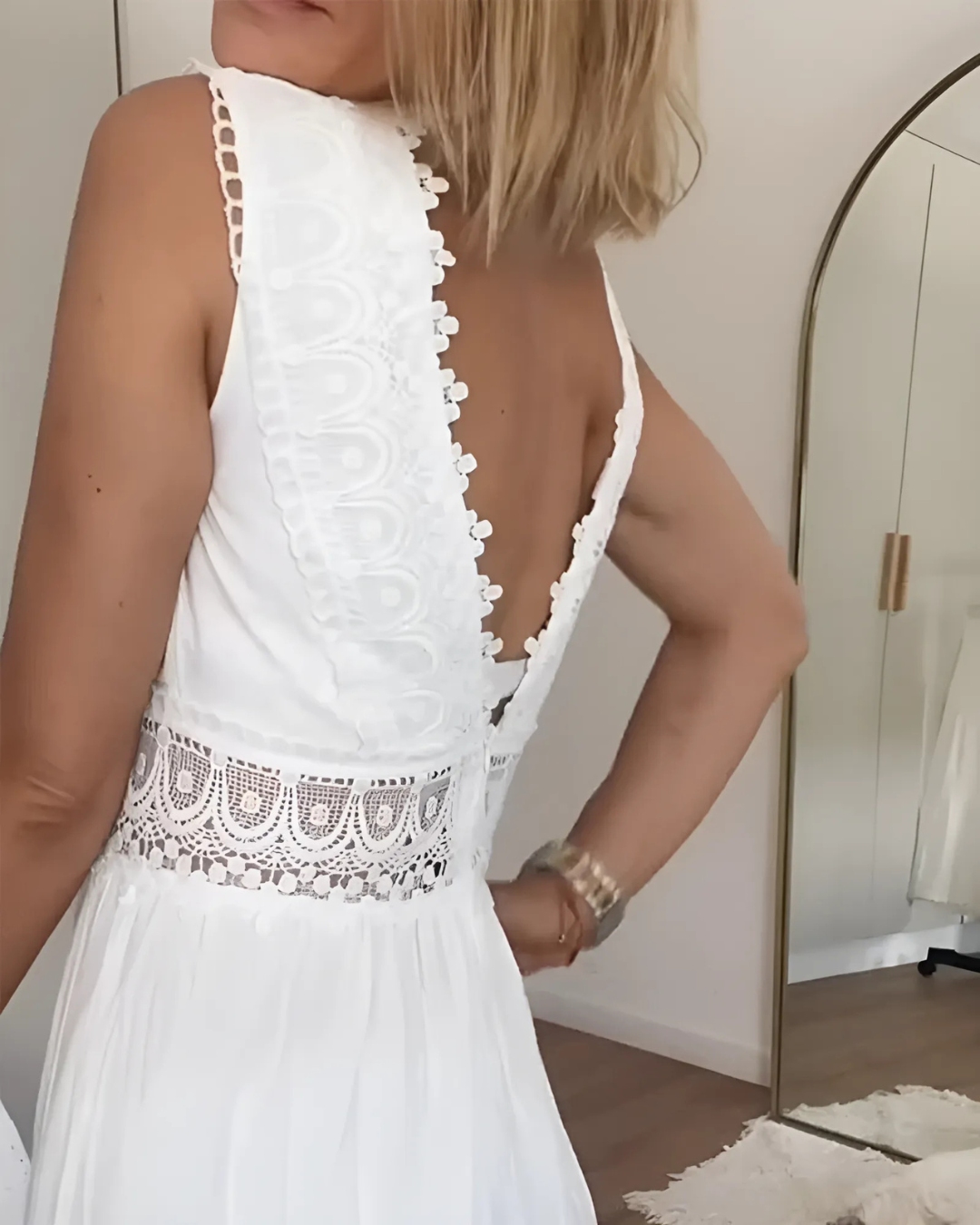 Vestido de Cuello en V con Bordados y Encajes