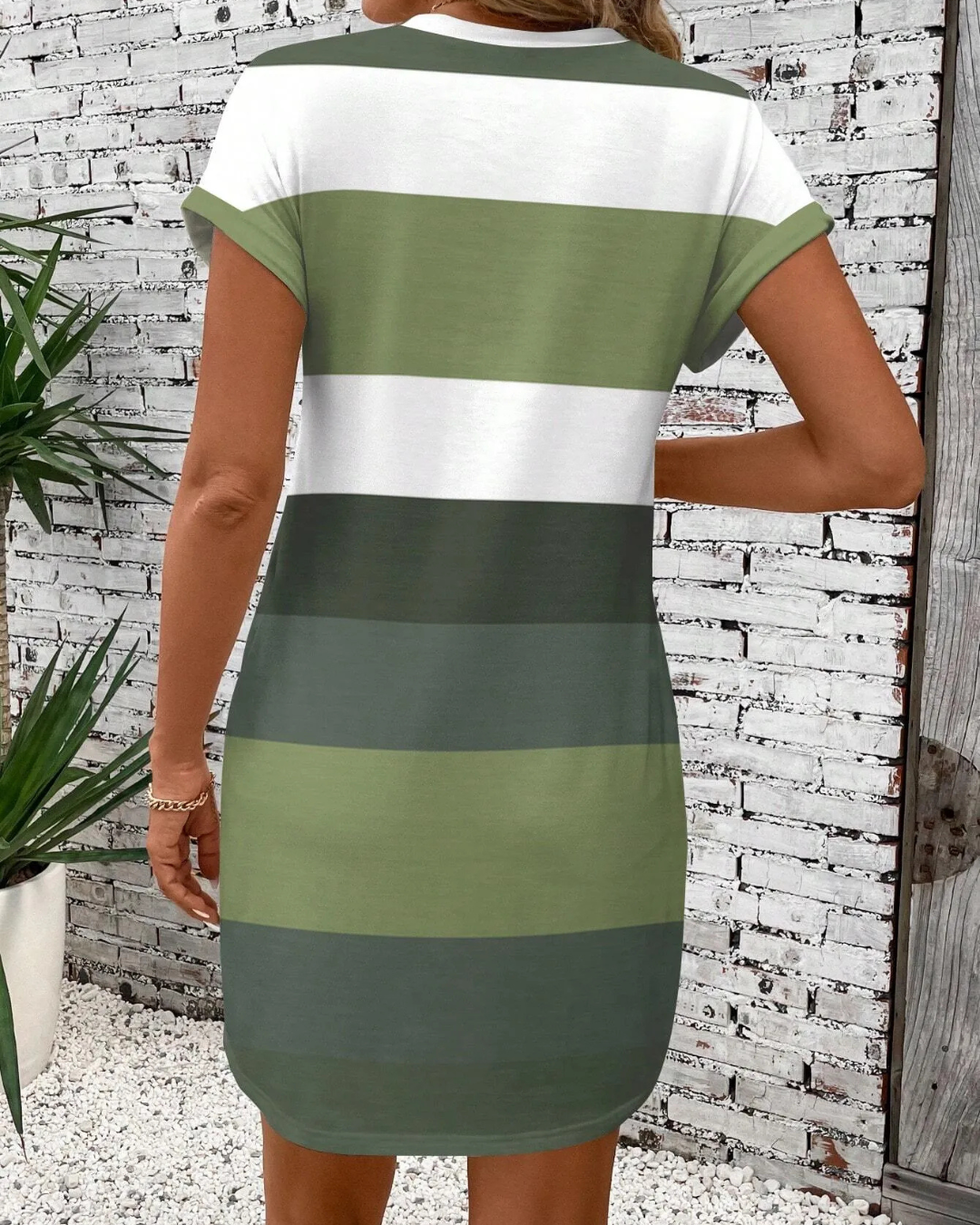 Vestido casual de cuello redondo con estampado de rayas de colores