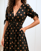 Vestido de lunares con escote en V cruzado®