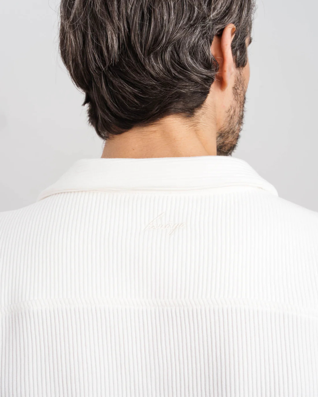 Conjunto Masculino en canalé con camisa abotonada y pantalón recto