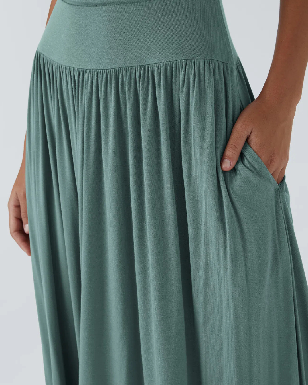 Vestido largo holgado con escote en pato