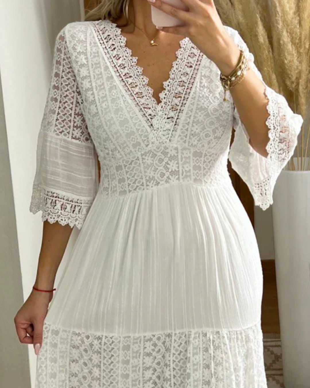 Vestido Largo de Encaje Blanco con Manga Acampanada y Diseño Romántico®