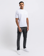 Pantalón Deportivo Cargo de Hombre con Bolsillos Laterales y Corte Ajustado