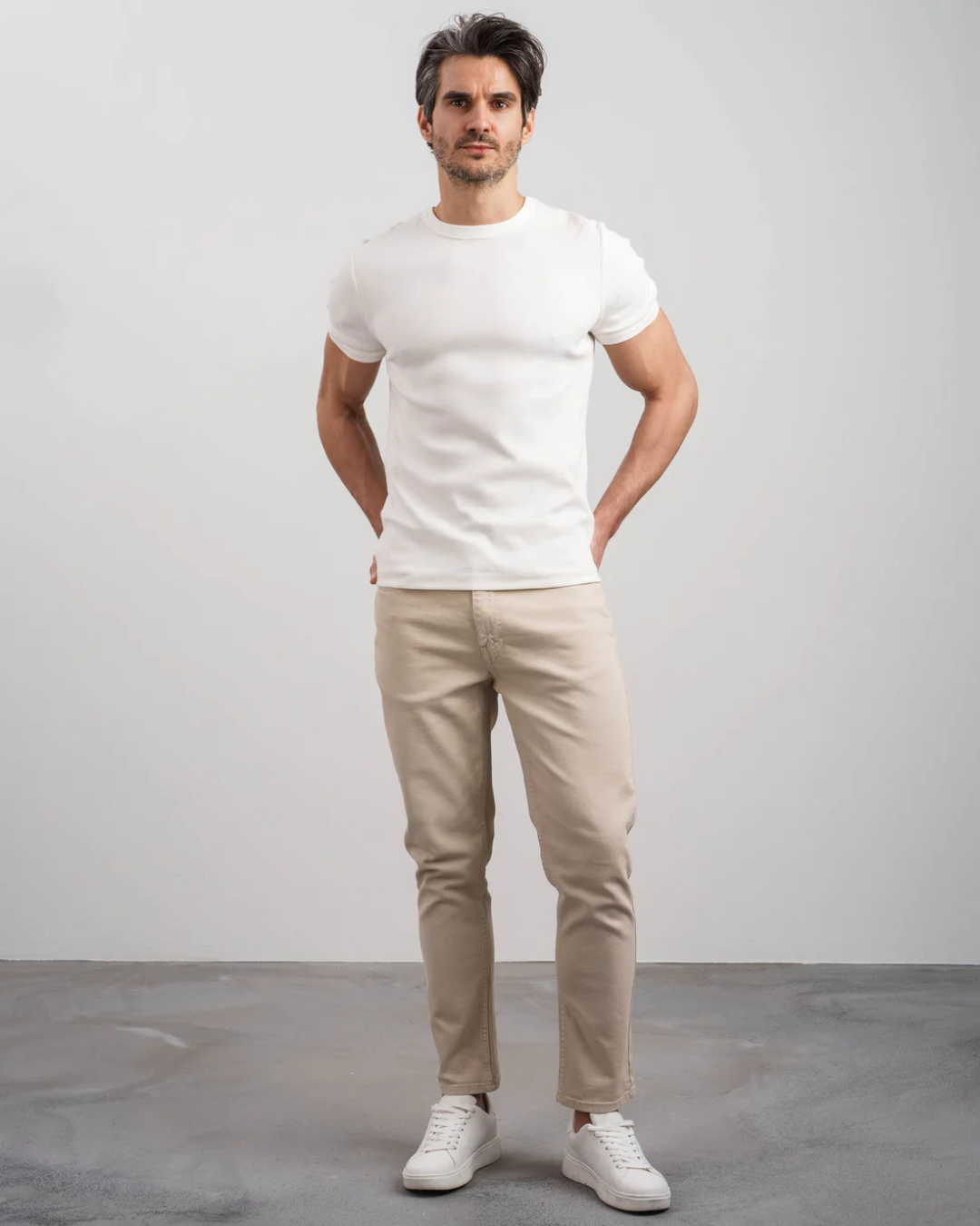 Pantalón de Corte Recto con Tejido Elástico para un Ajuste Cómodo y Elegante