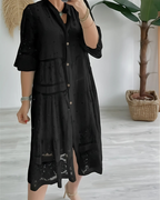 Vestido de encaje con mangas y botones frontales