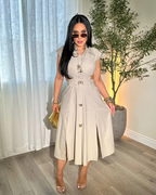 Elegante vestido sin mangas con botones decorativos®