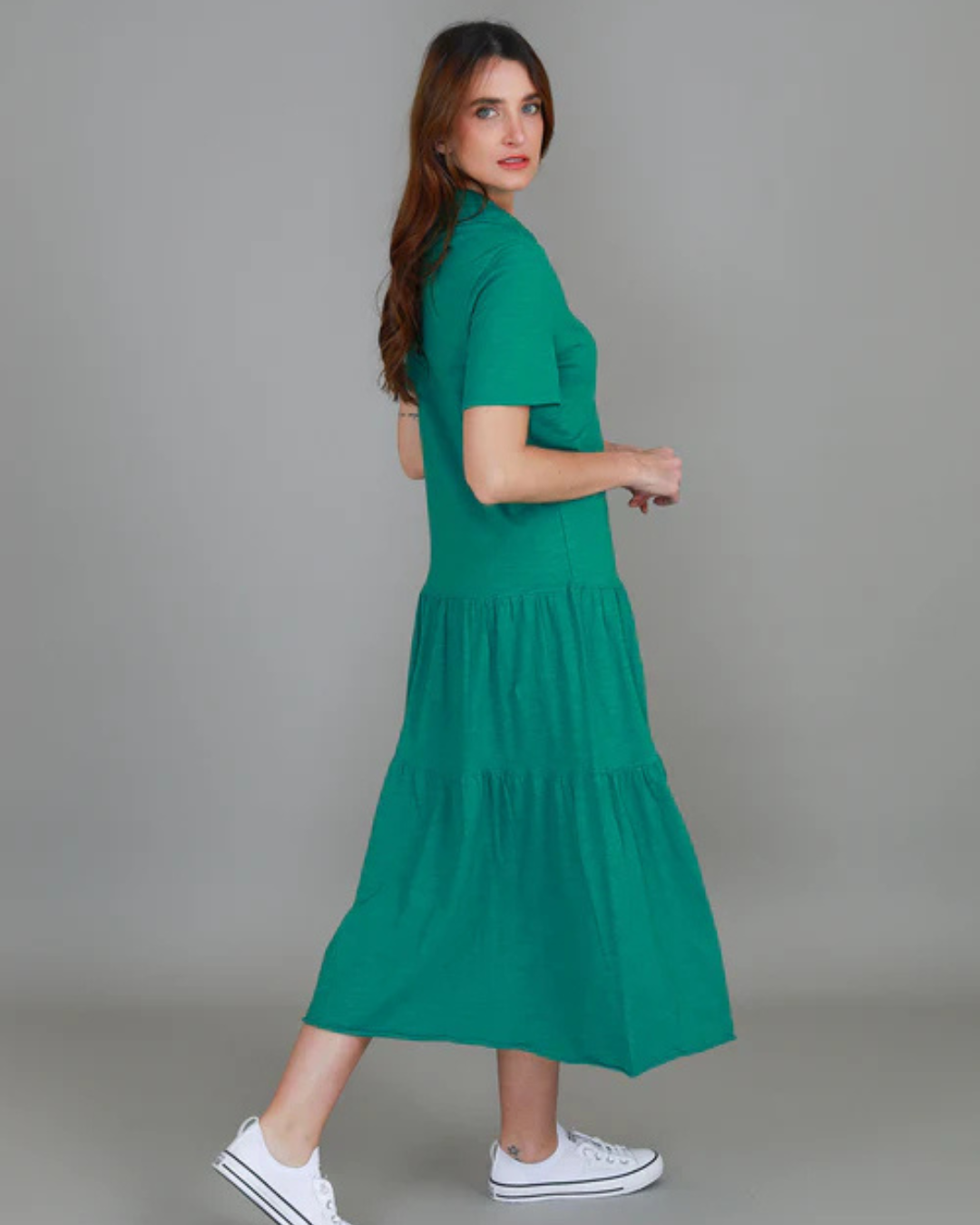 Vestido largo con cuello camisero y estilo holgado