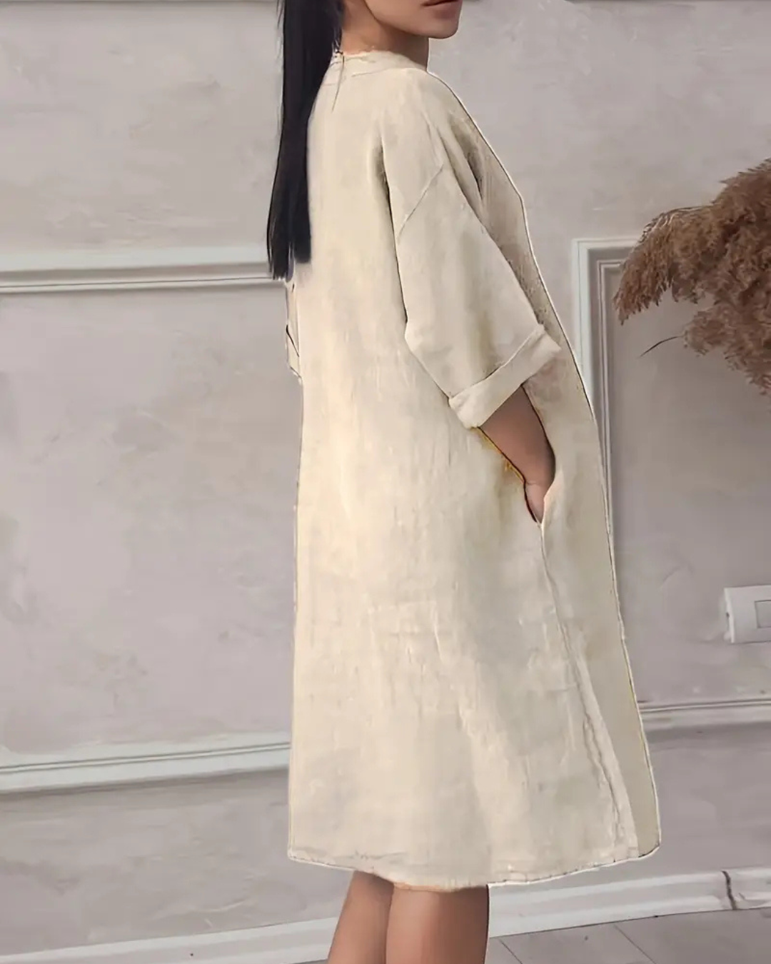 Vestido informal de lino transpirable con escote en V®